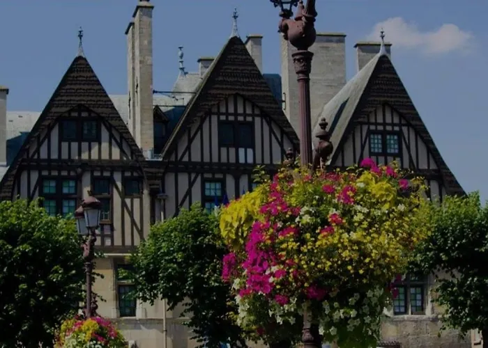 La Place Des Sacres, Proche Gare Et Centre * Reims