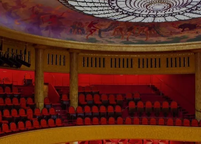 La Place Des Sacres, Proche Gare Et Centre Reims