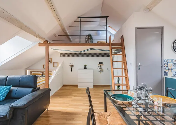 La Place Des Sacres, Proche Gare Et Centre *